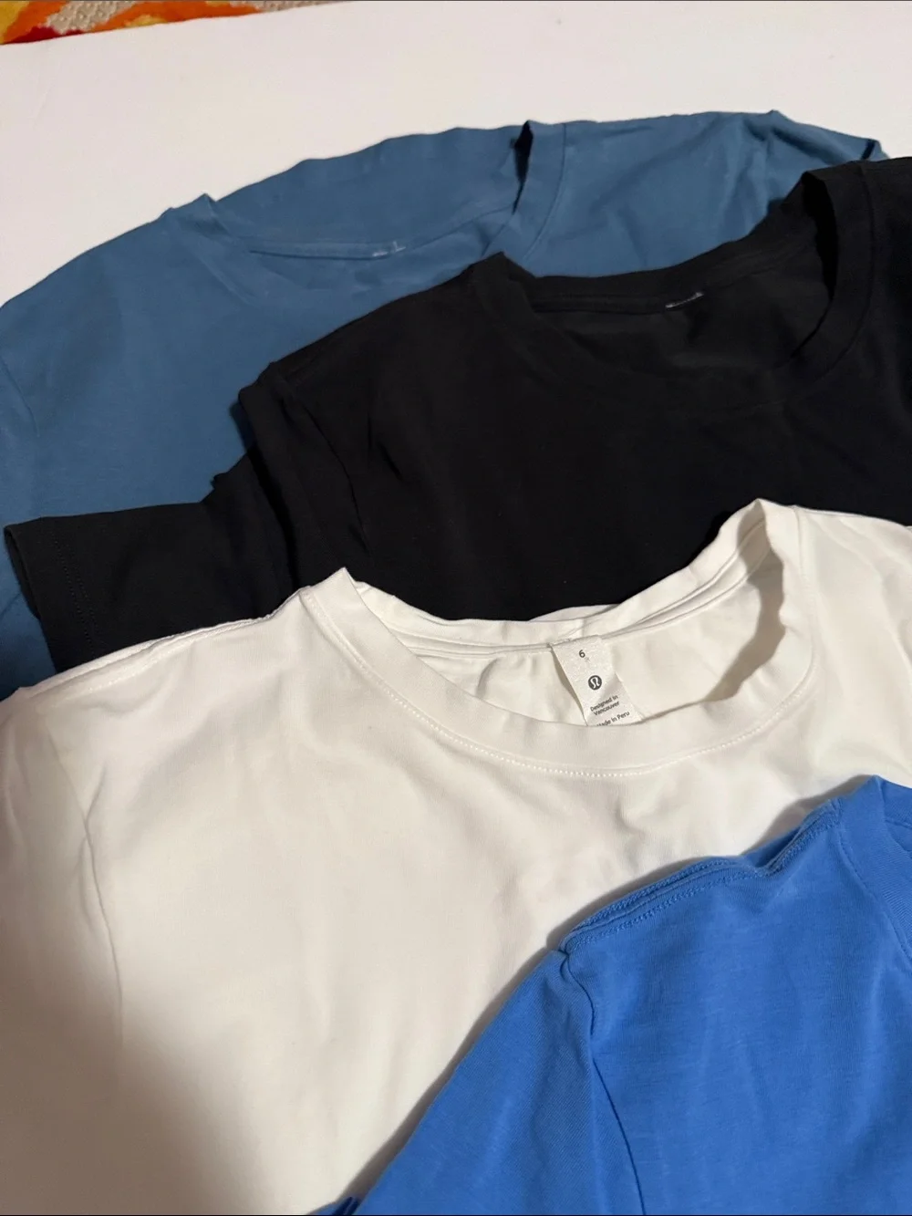 Lululemon t shirt lot 4 size 6